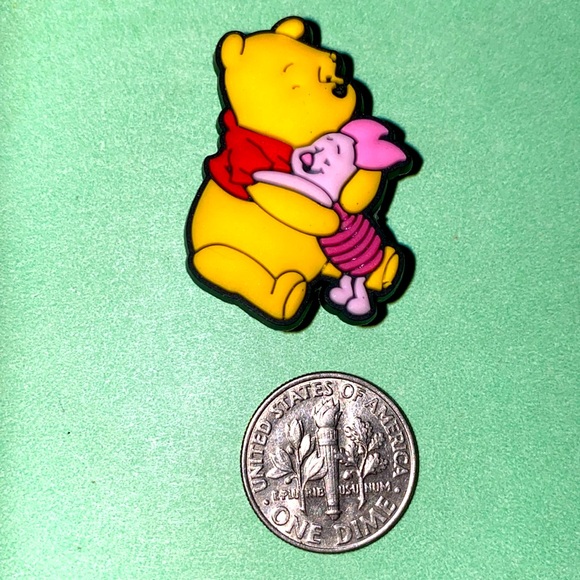 (10 for $15) Winnie the Pooh & Piglet Hugging Crocs Shoe Charms - Picture 1 of 1